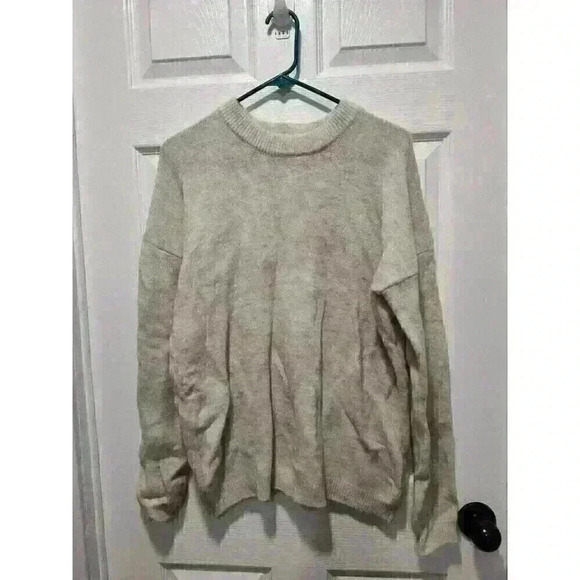 Urban‎ Outfitters Ivory Womens Long Sleeve Crew Neck Pullover Sweater Size SMALL - Picture 1 of 4